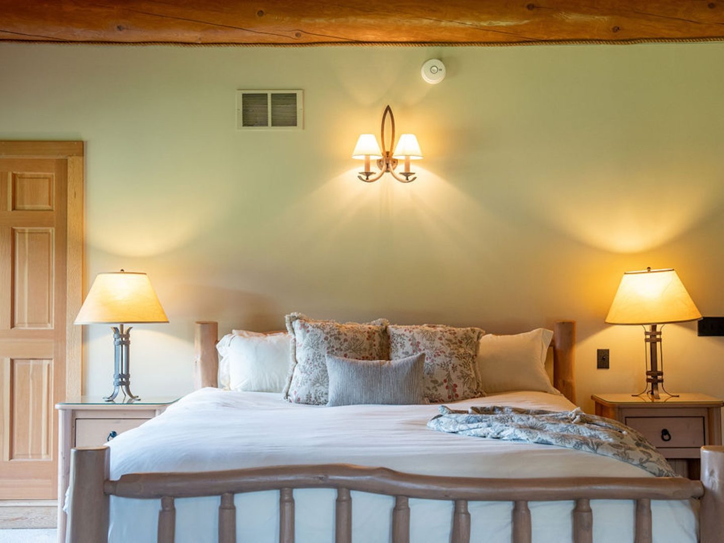 Stay Revy - Revelstoke House