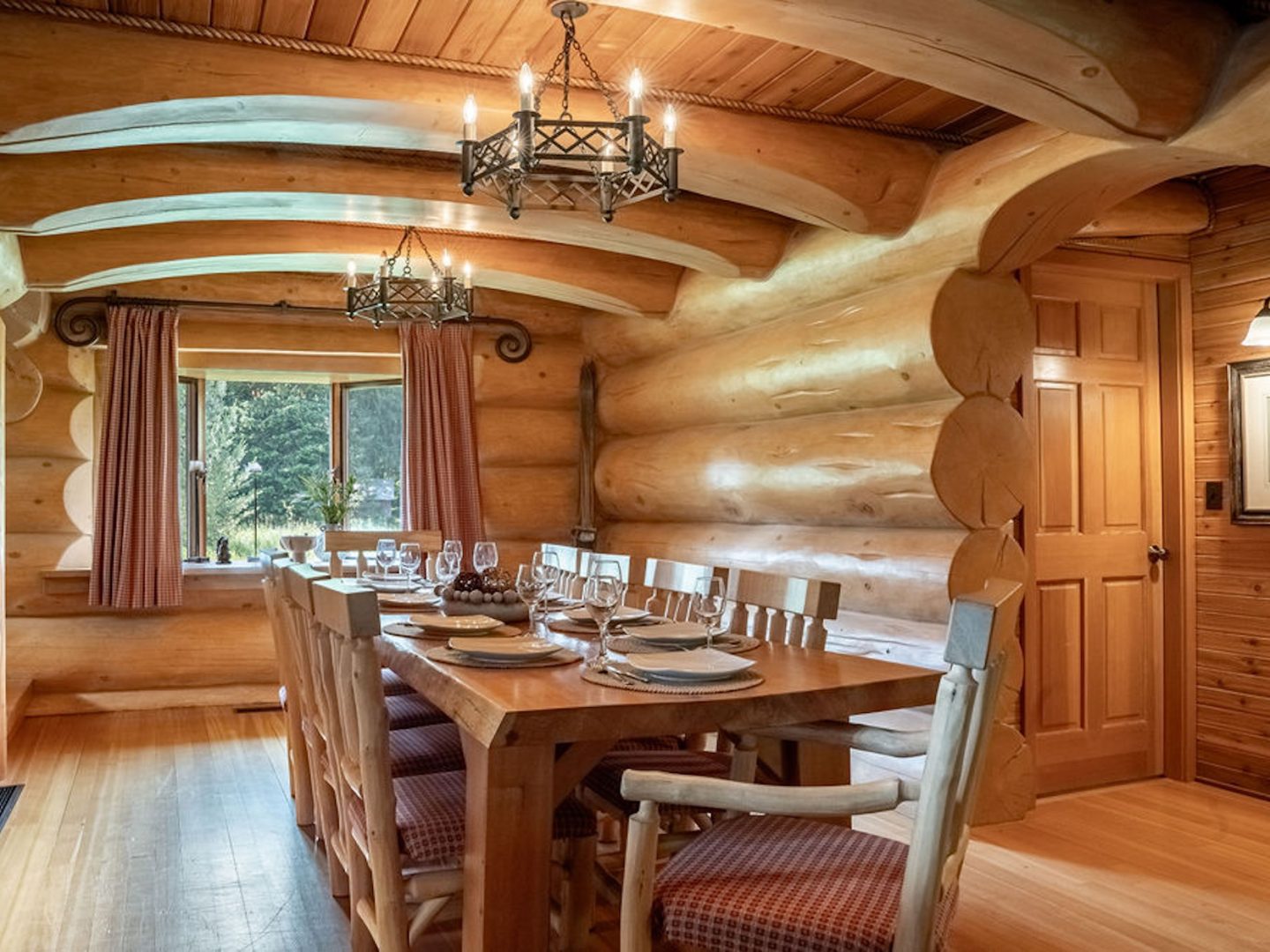 Stay Revy - Revelstoke House