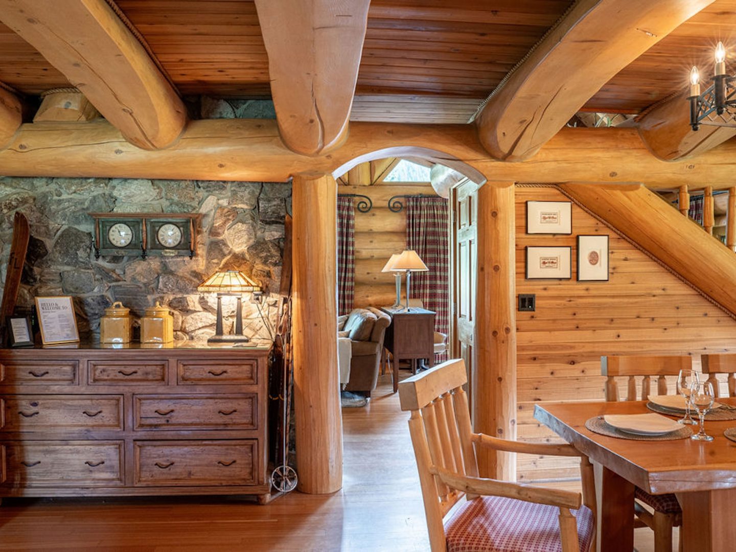 Stay Revy - Revelstoke House