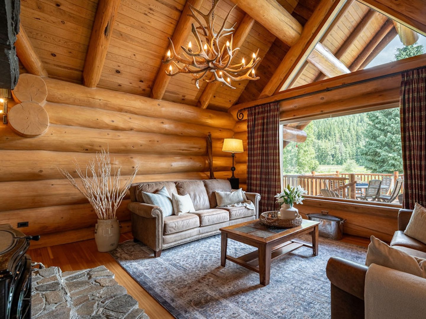 Stay Revy - Revelstoke House