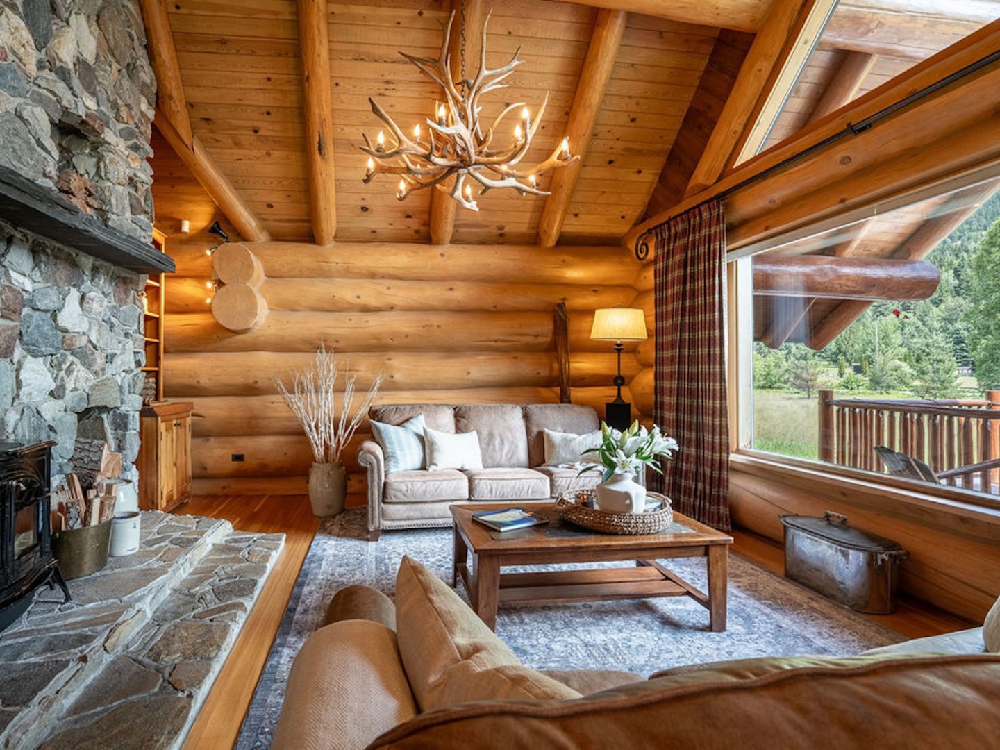 Stay Revy - Revelstoke House