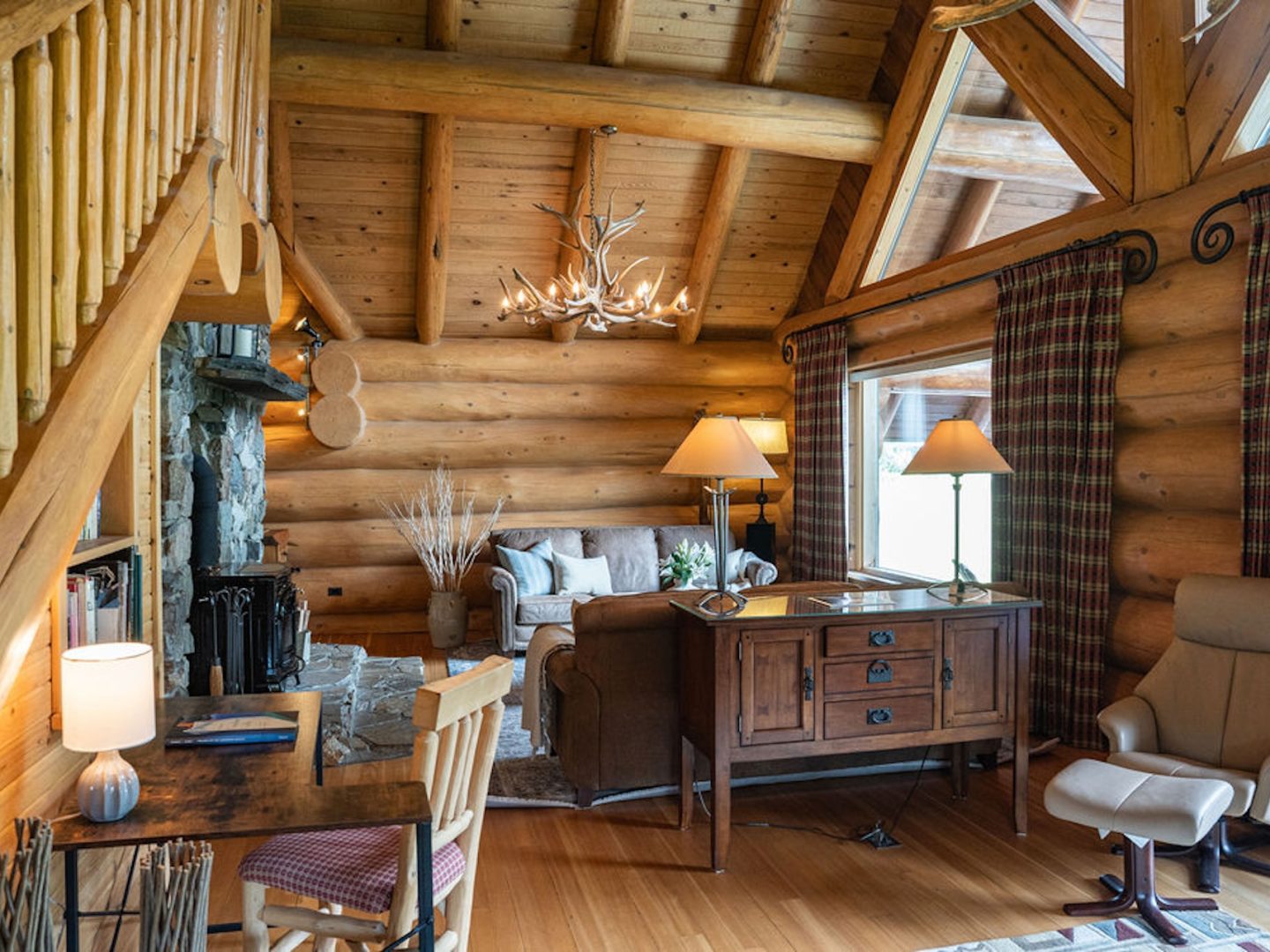 Stay Revy - Revelstoke House