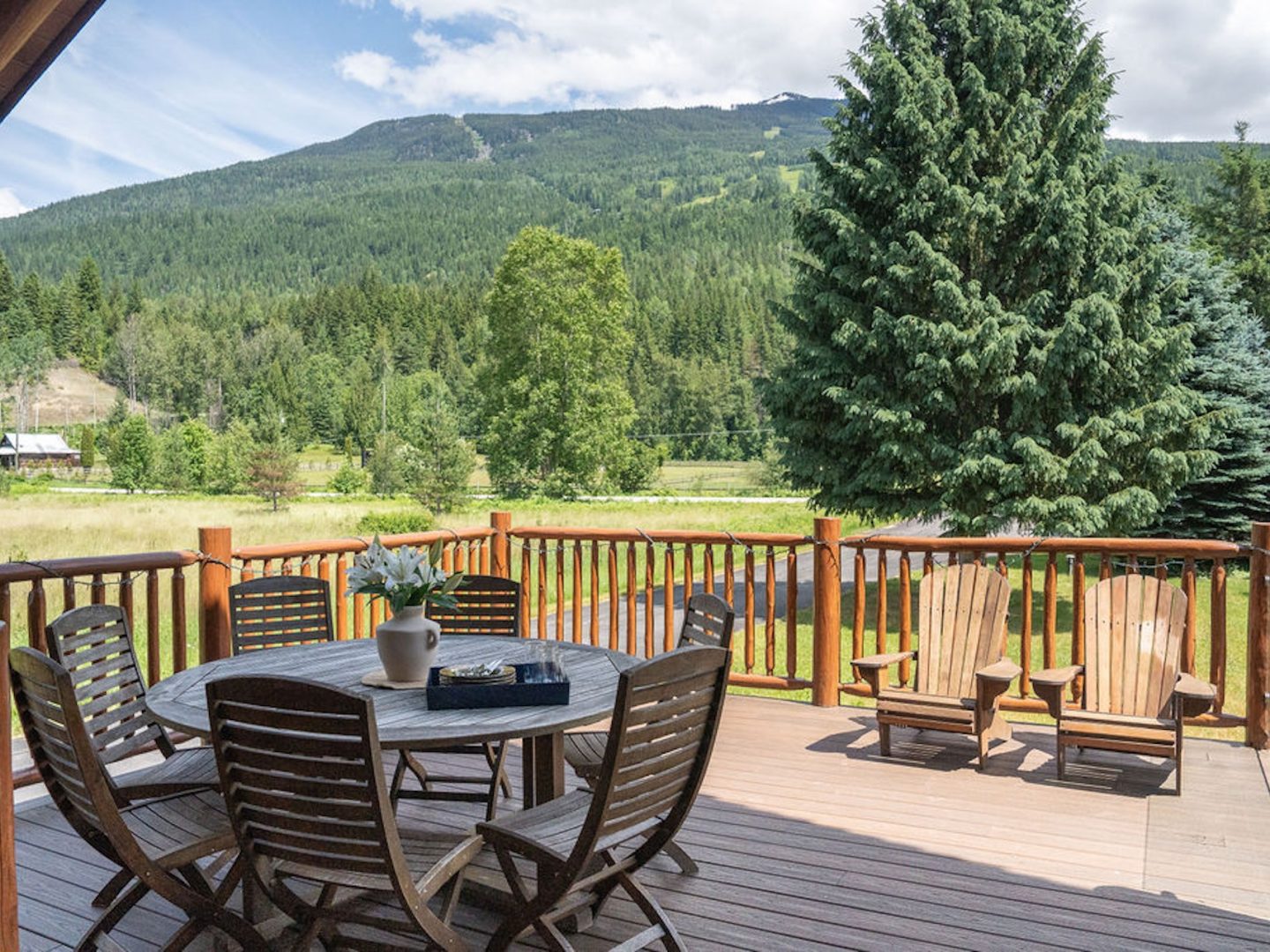 Stay Revy - Revelstoke House