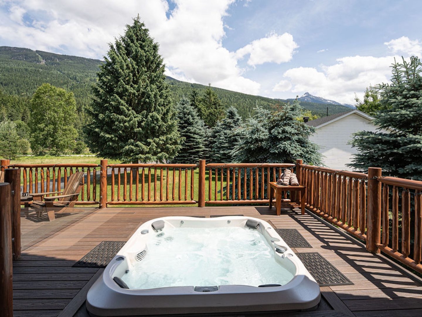 Stay Revy - Revelstoke House