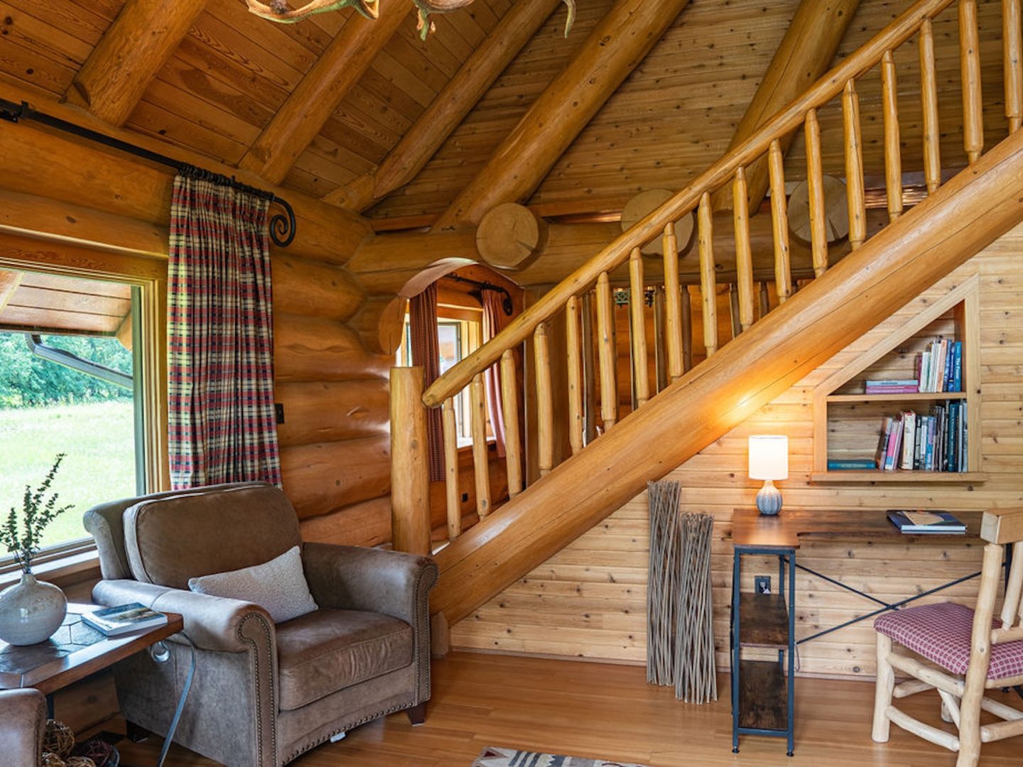 Stay Revy - Revelstoke House