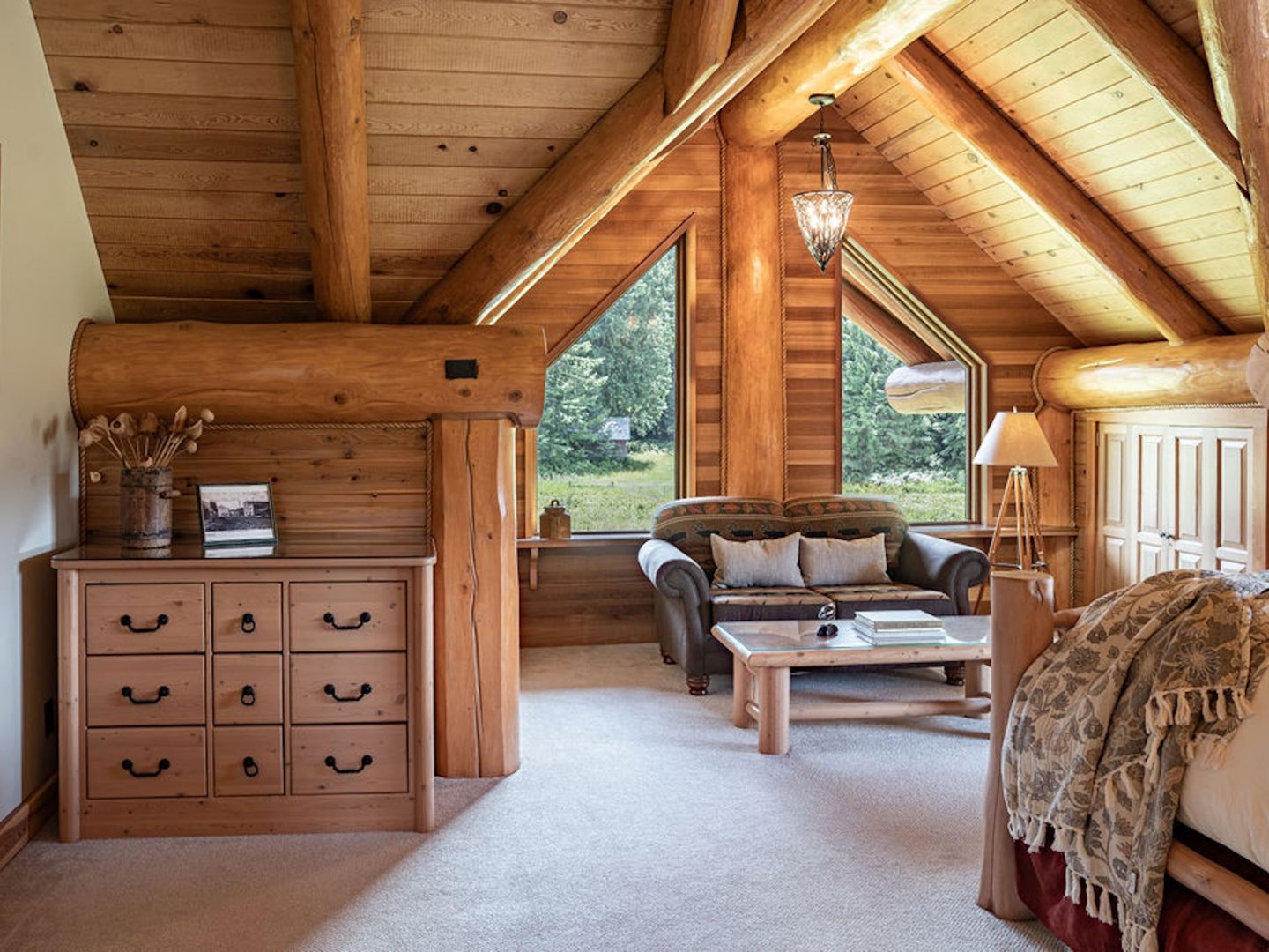 Stay Revy - Revelstoke House