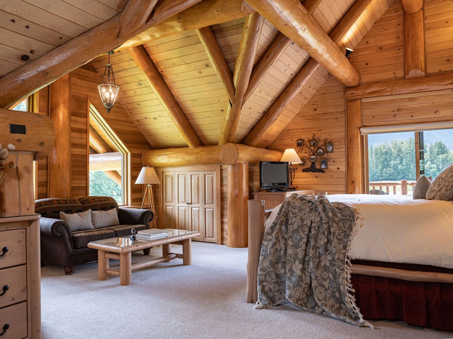 Stay Revy - Revelstoke House