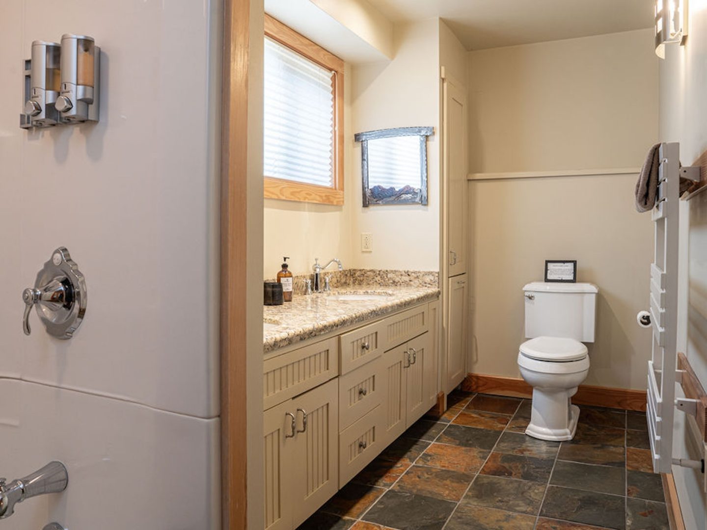 Stay Revy - Revelstoke House