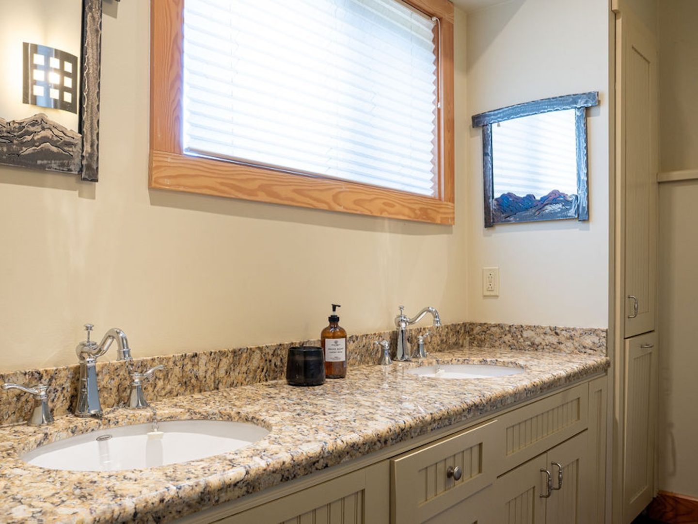 Stay Revy - Revelstoke House