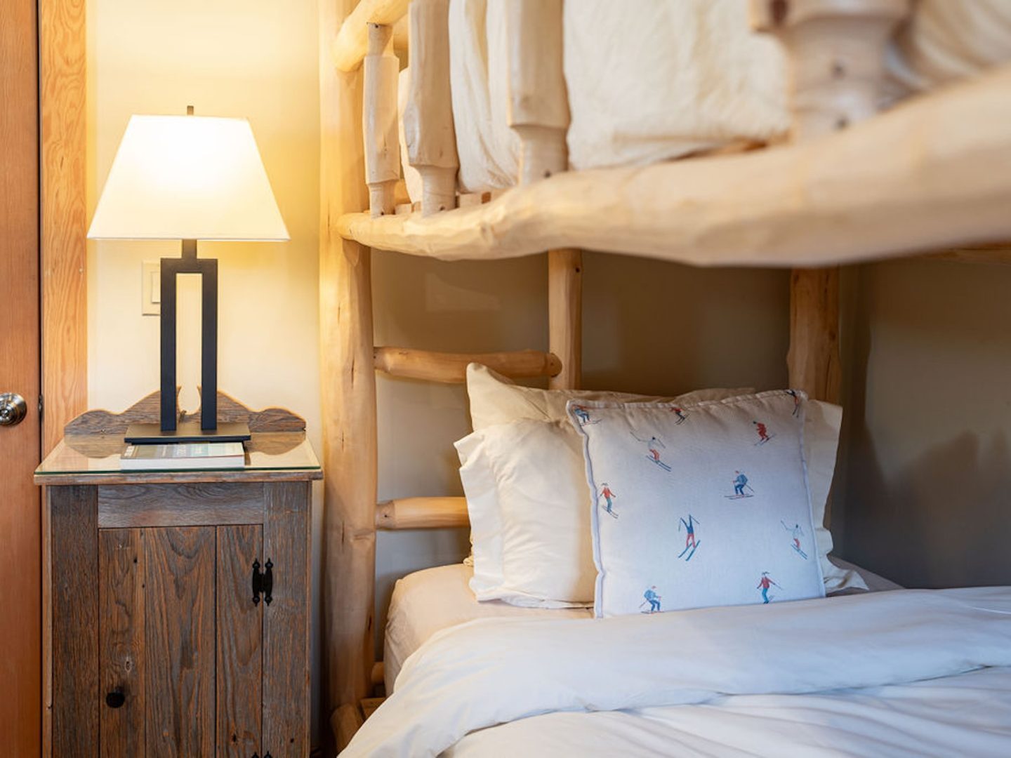 Stay Revy - Revelstoke House