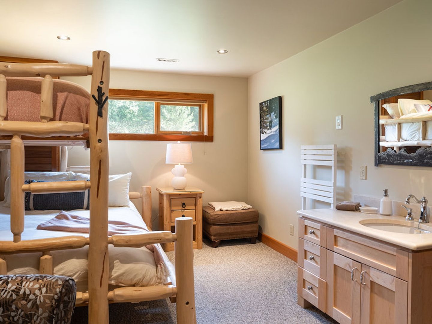 Stay Revy - Revelstoke House