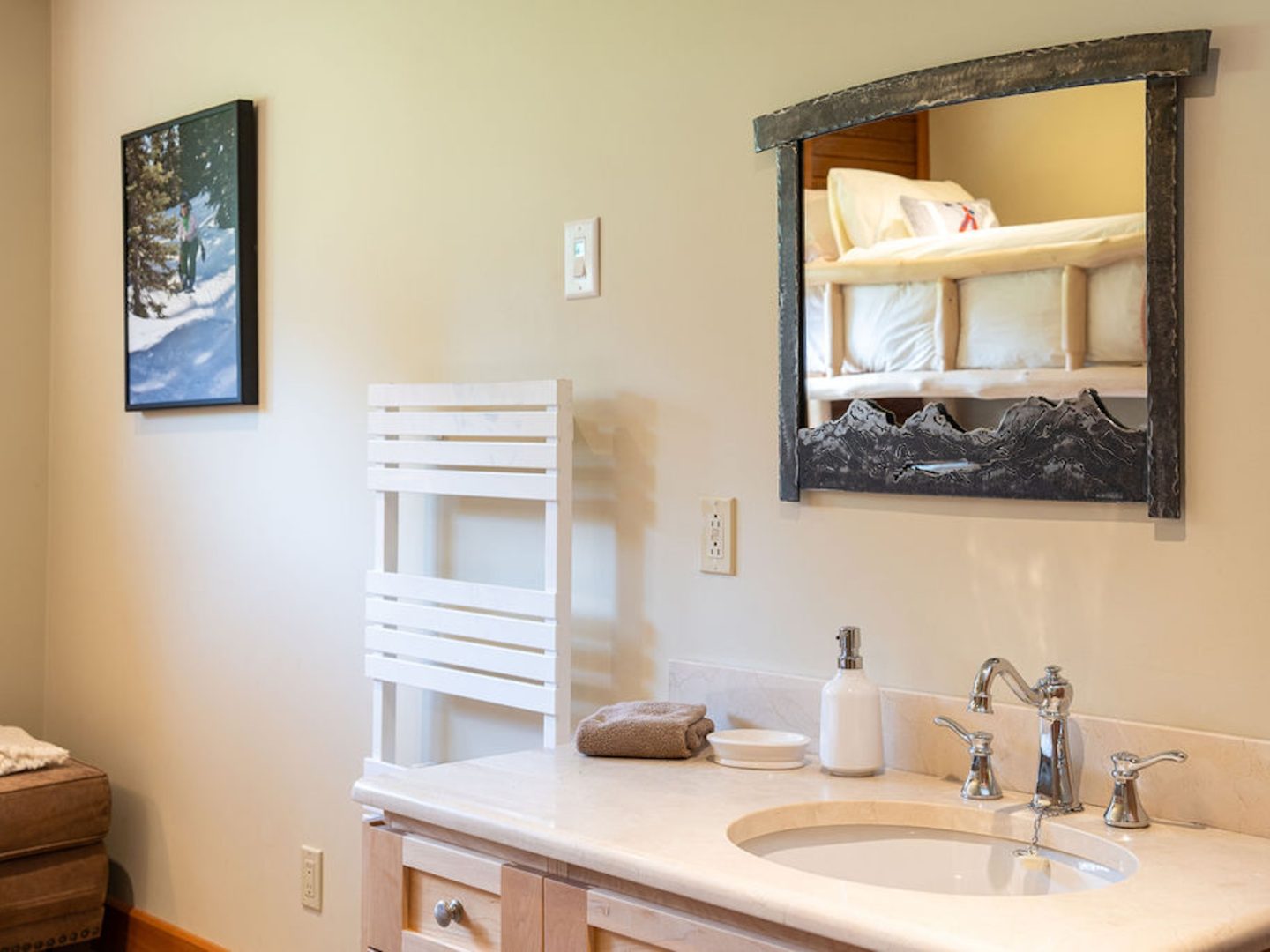 Stay Revy - Revelstoke House