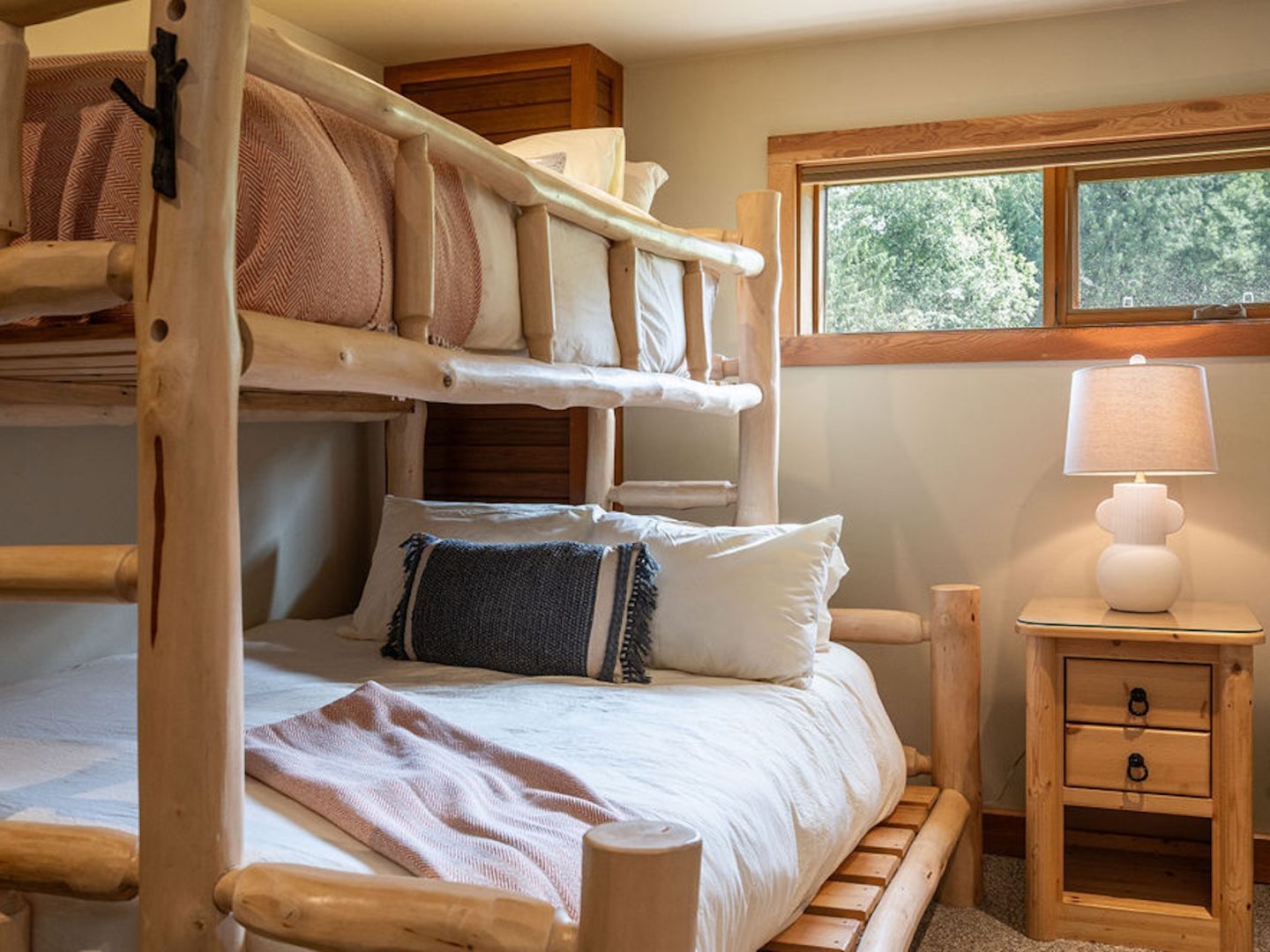 Stay Revy - Revelstoke House