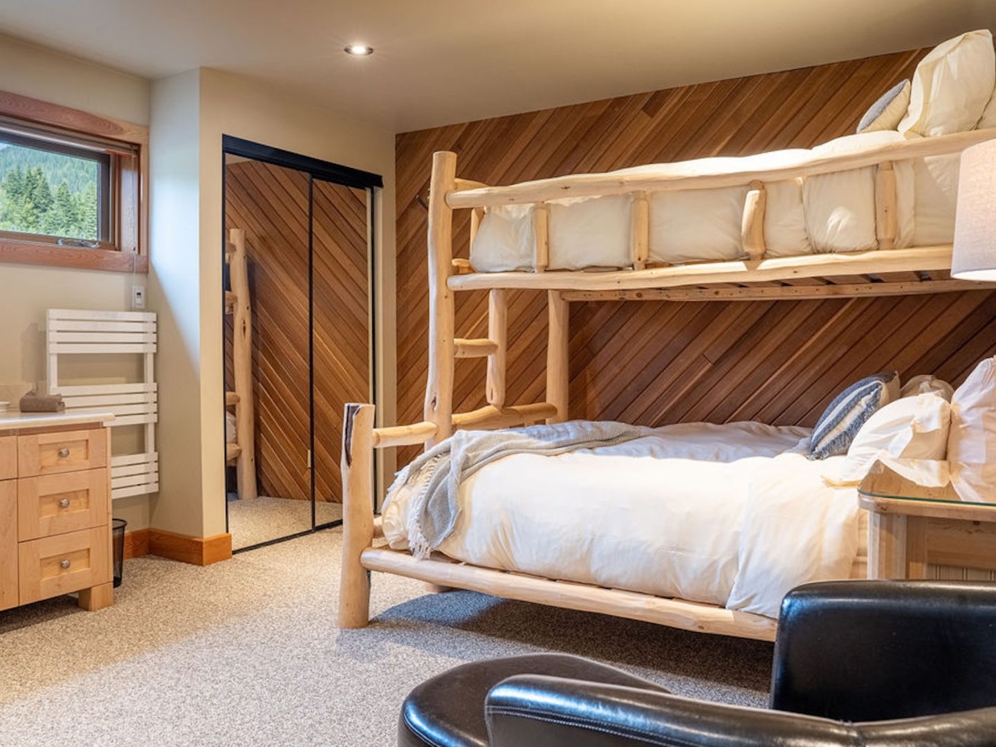 Stay Revy - Revelstoke House