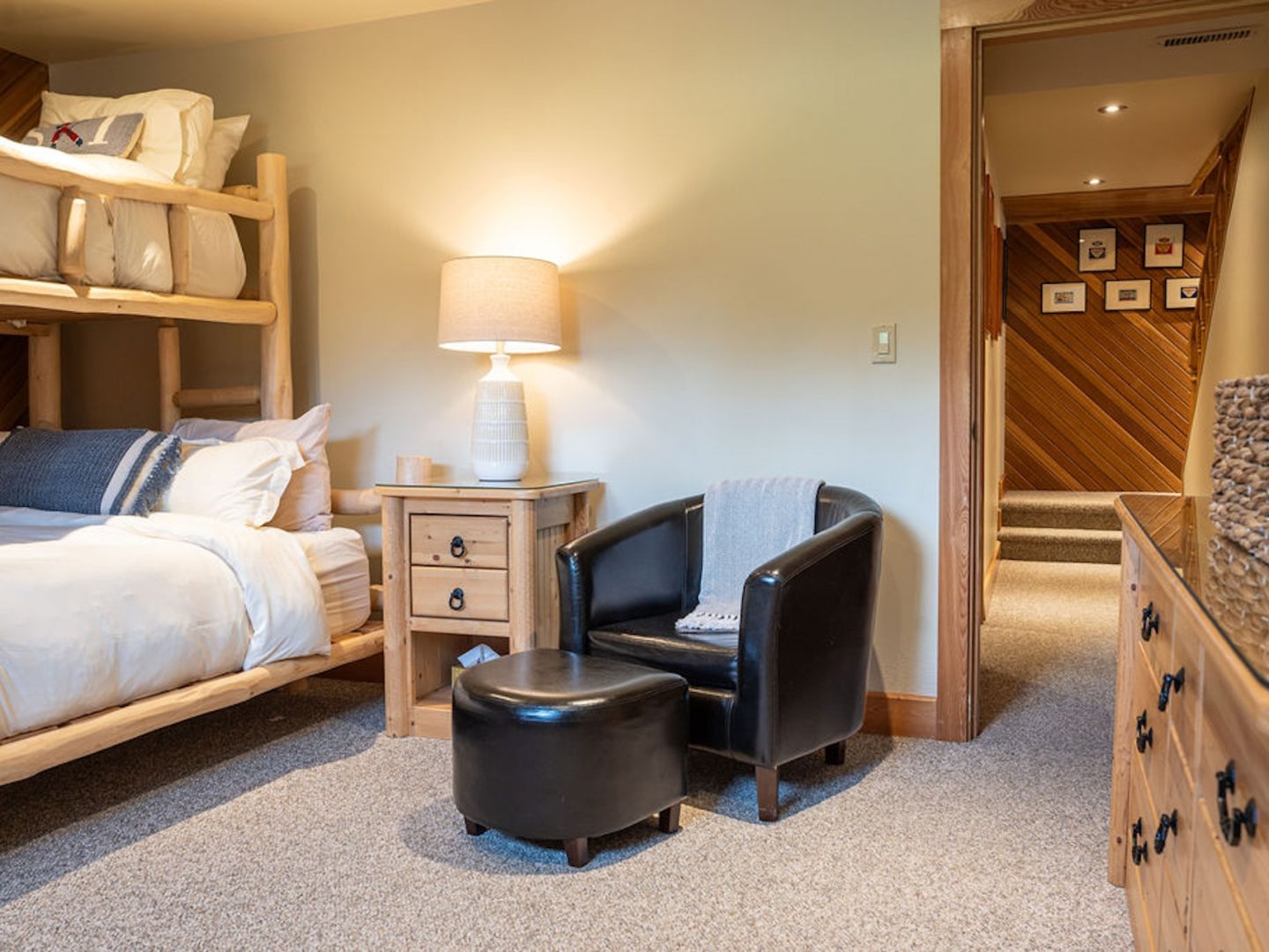 Stay Revy - Revelstoke House