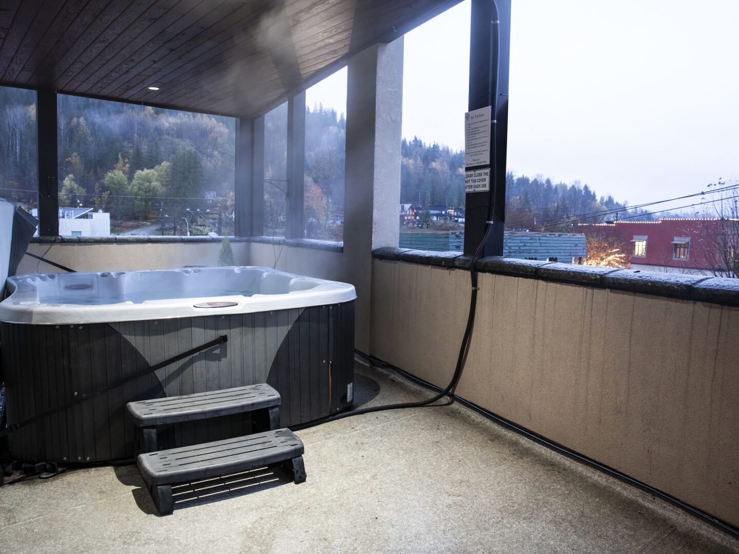 Stay Revy - Lily Glacier Suite