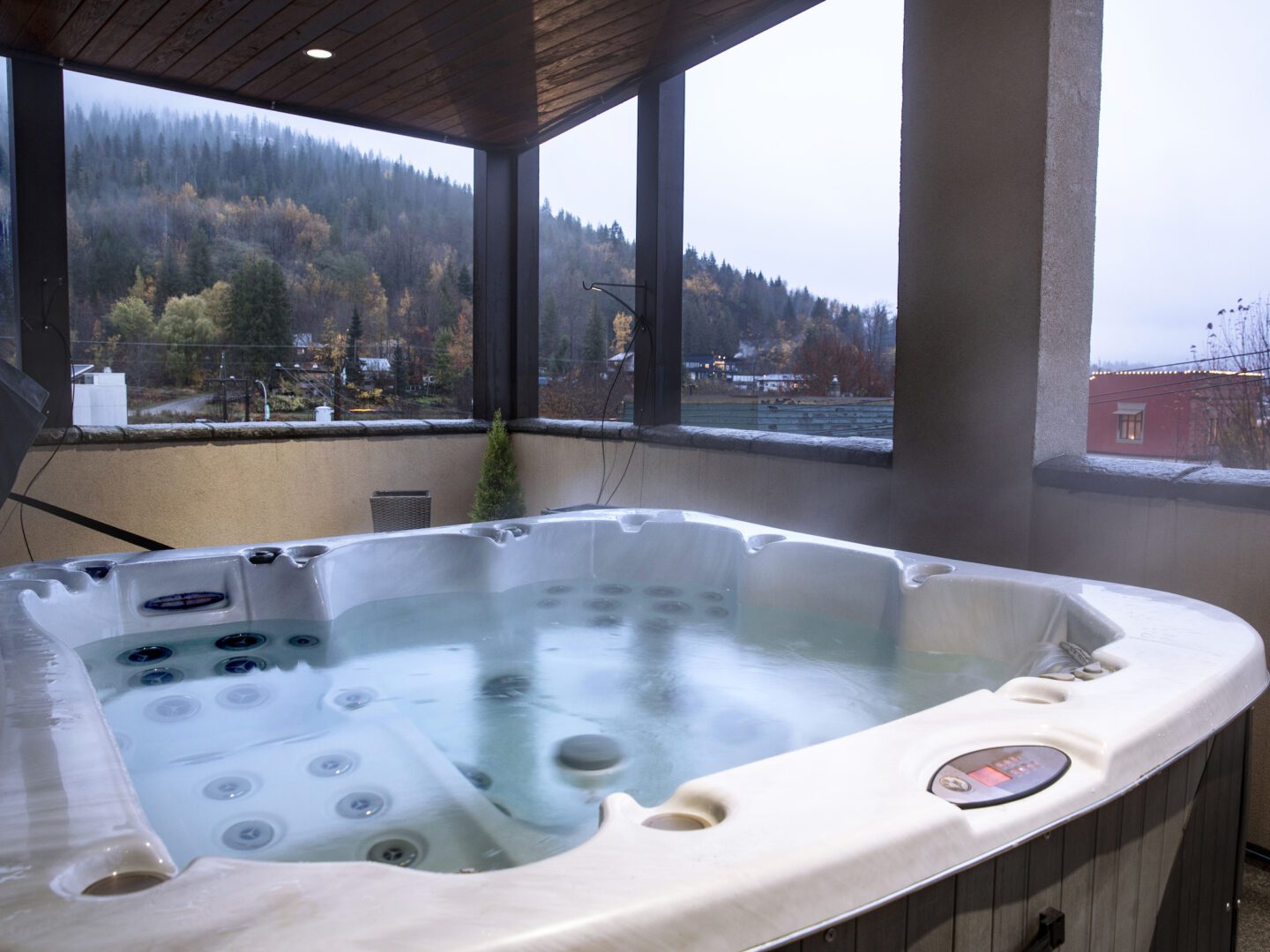 Stay Revy - Lily Glacier Suite