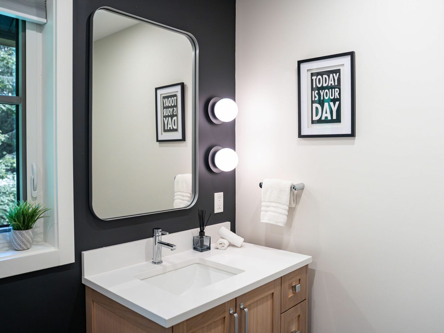 Stay Revy - The Cedar Suite