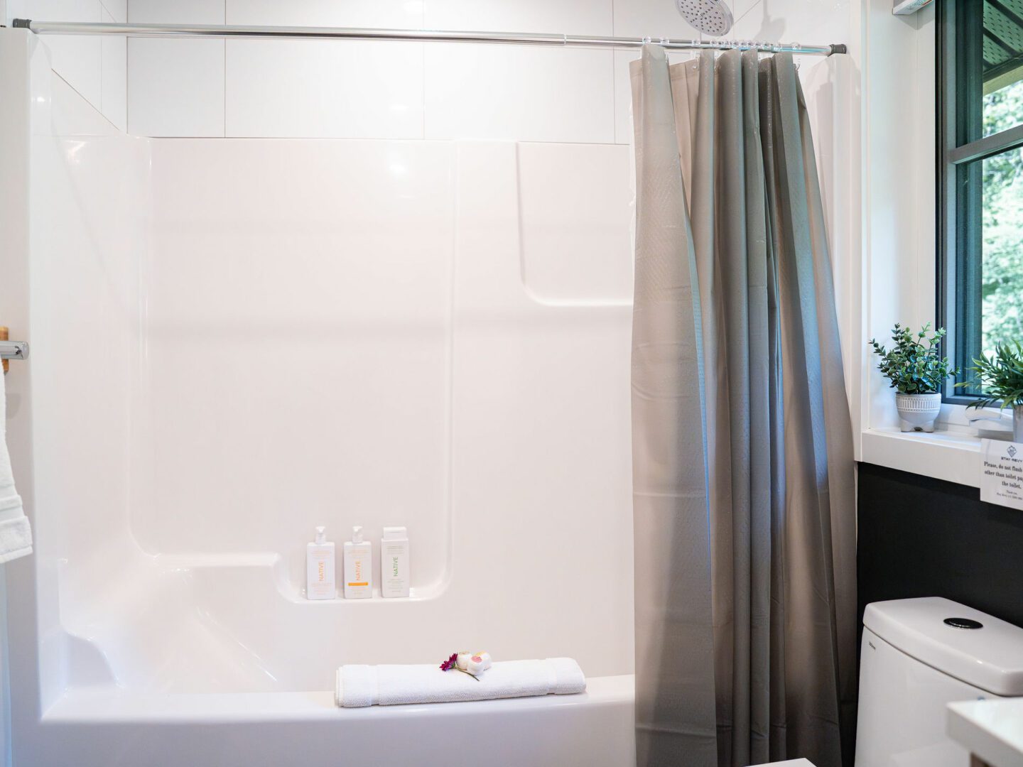 Stay Revy - The Cedar Suite
