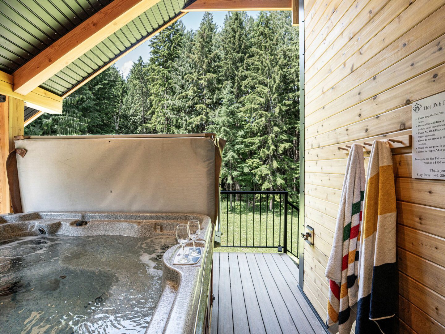 Stay Revy - The Cedar Suite
