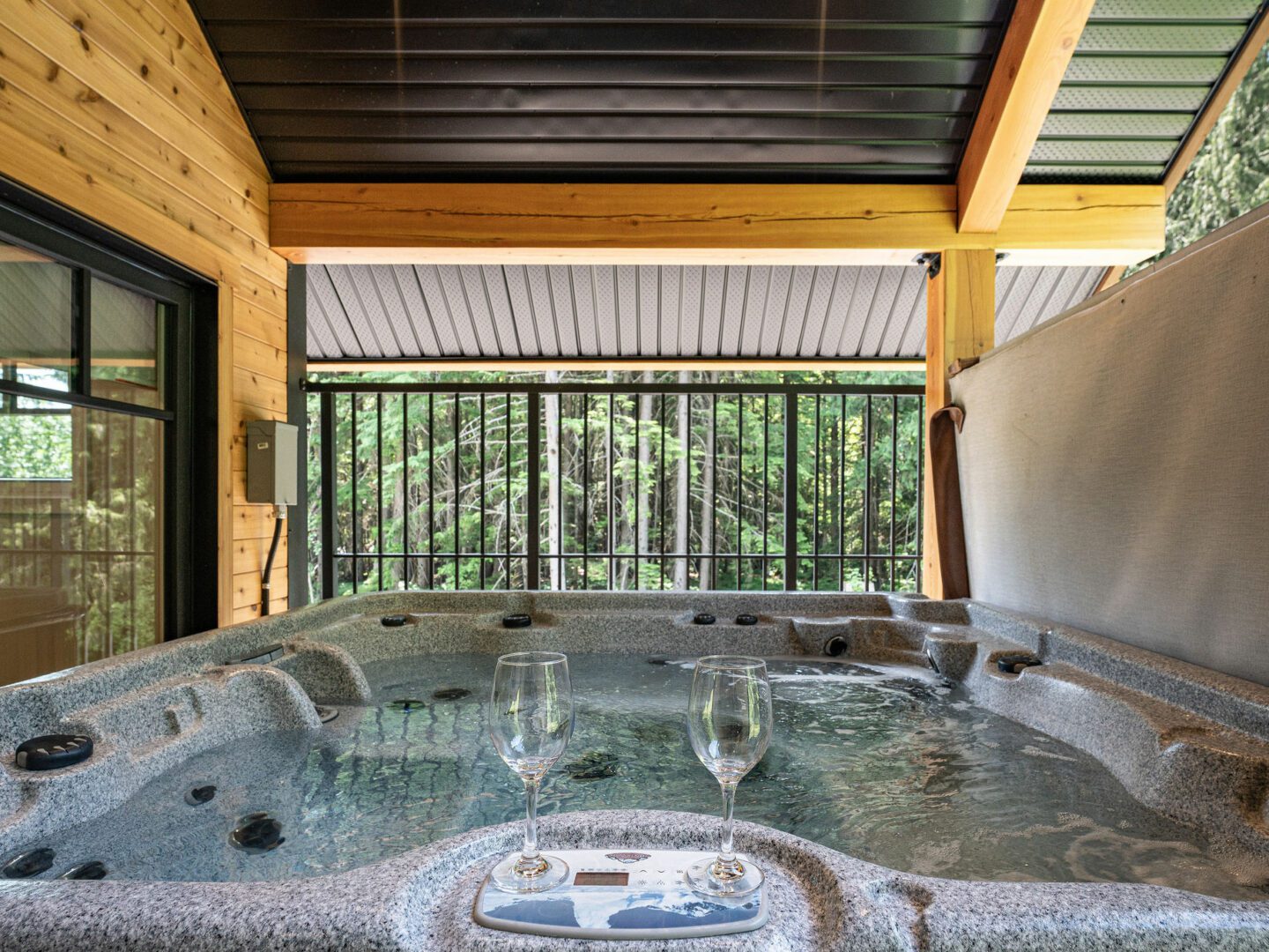 Stay Revy - The Cedar Suite