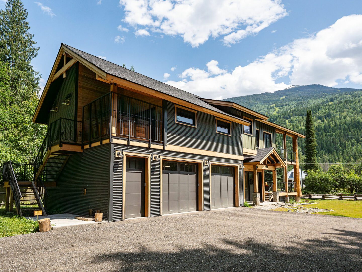 Stay Revy - The Cedar Suite