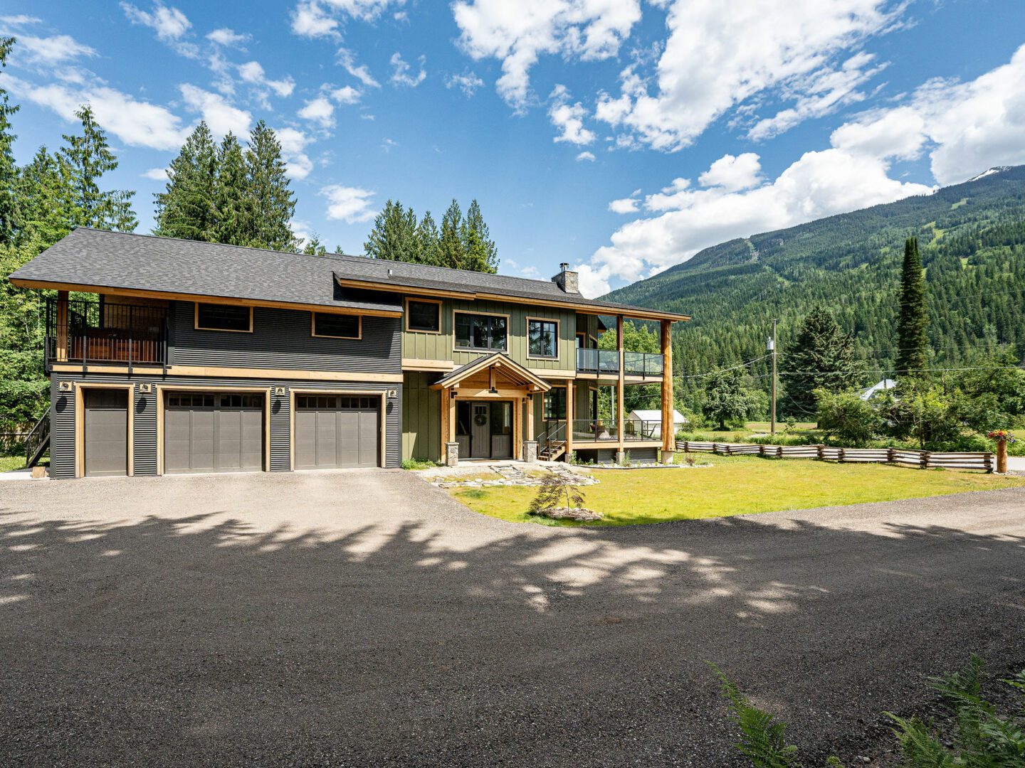 Stay Revy - The Cedar Suite