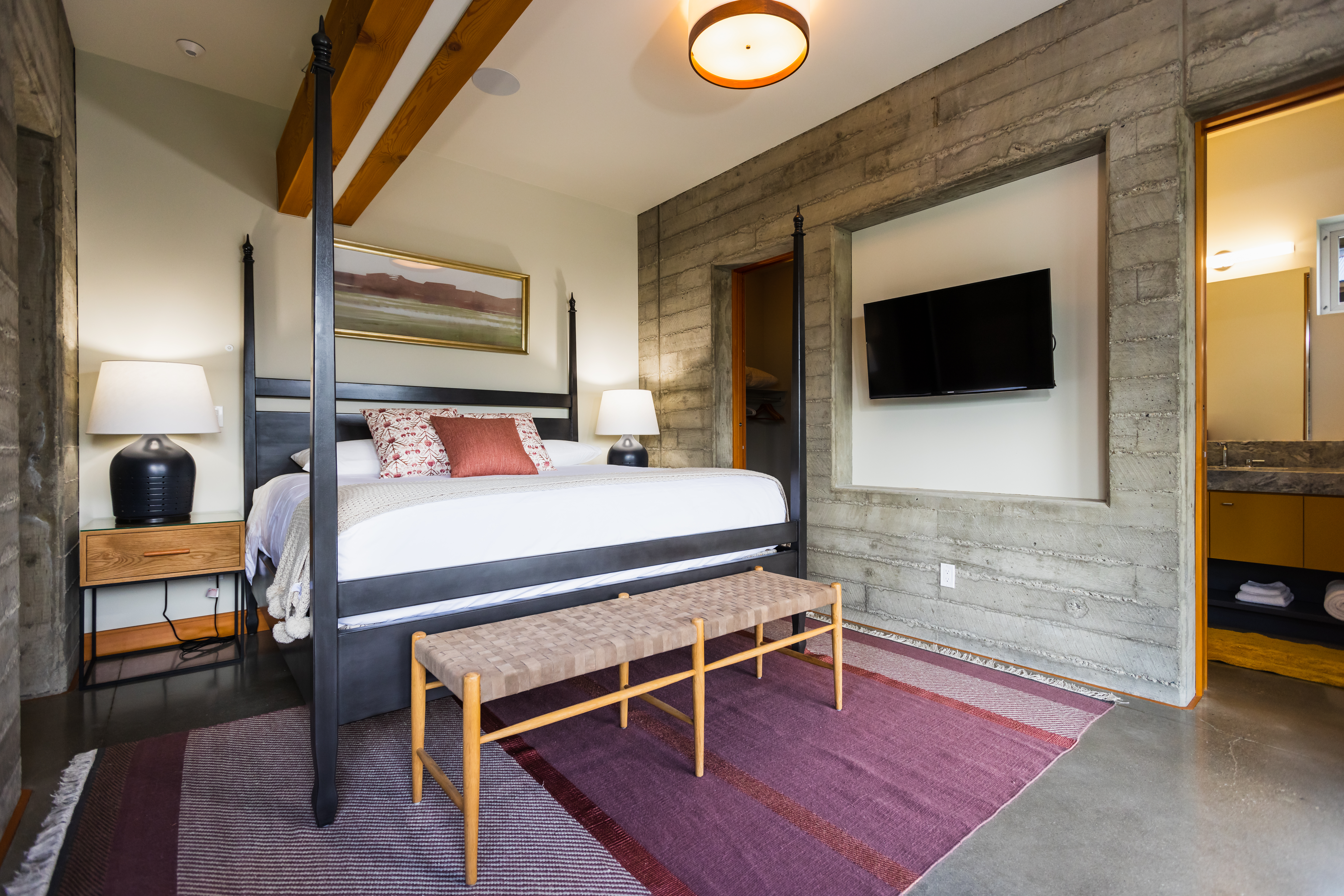 Stay Revy - Ava Lodge