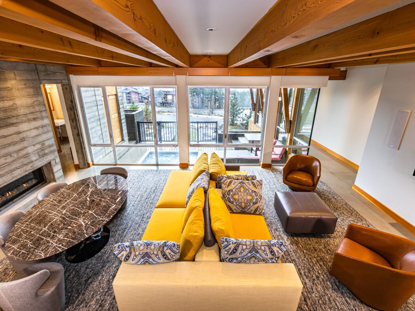Stay Revy - Ava Lodge