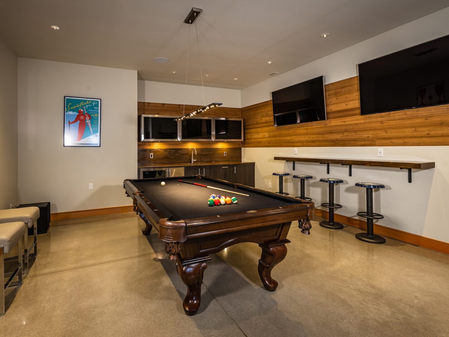 Stay Revy - Ava Lodge