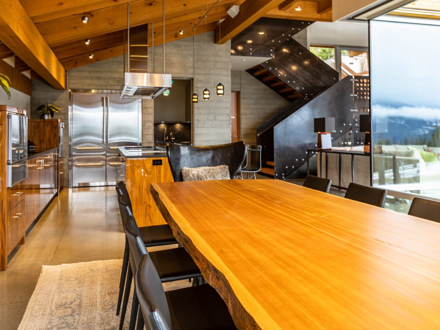 Stay Revy - Ava Lodge