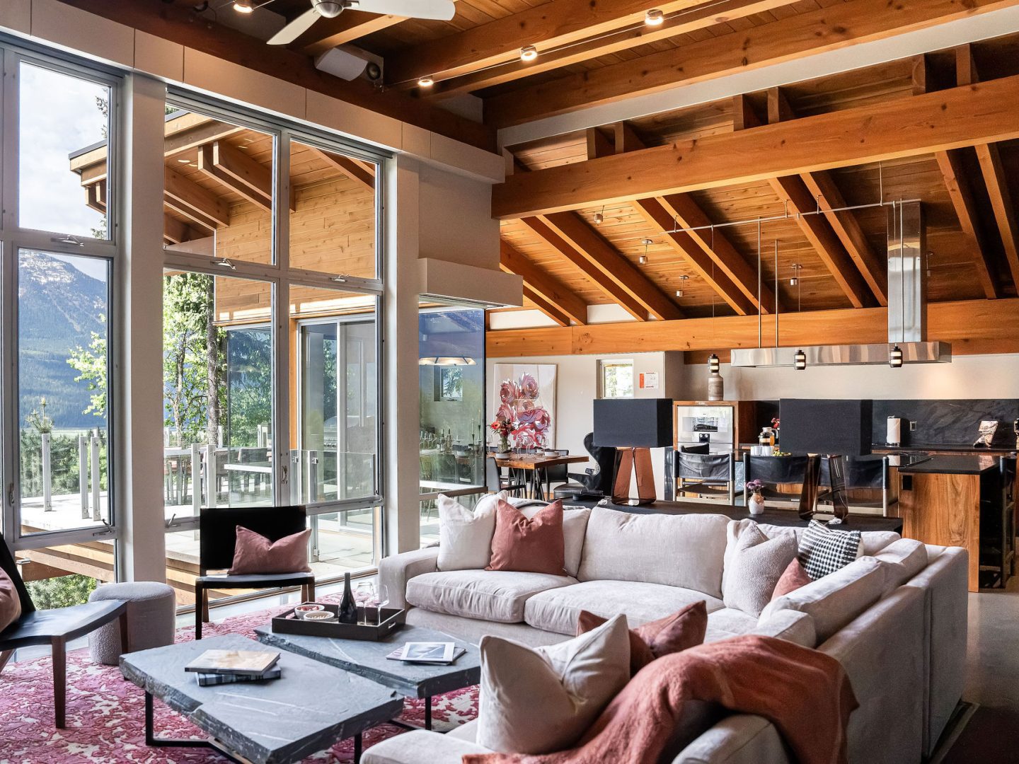 Stay Revy - Ava Lodge