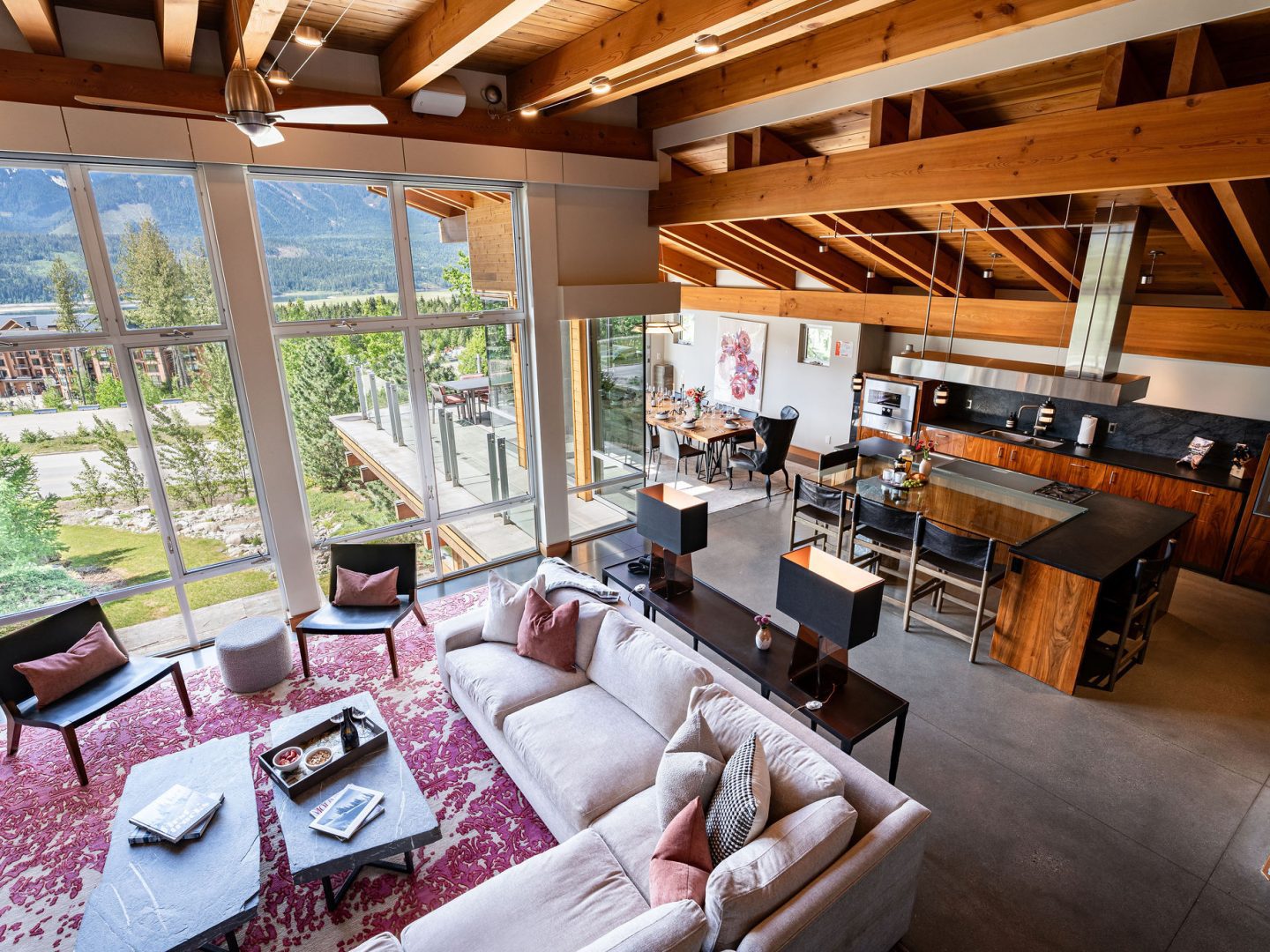 Stay Revy - Ava Lodge