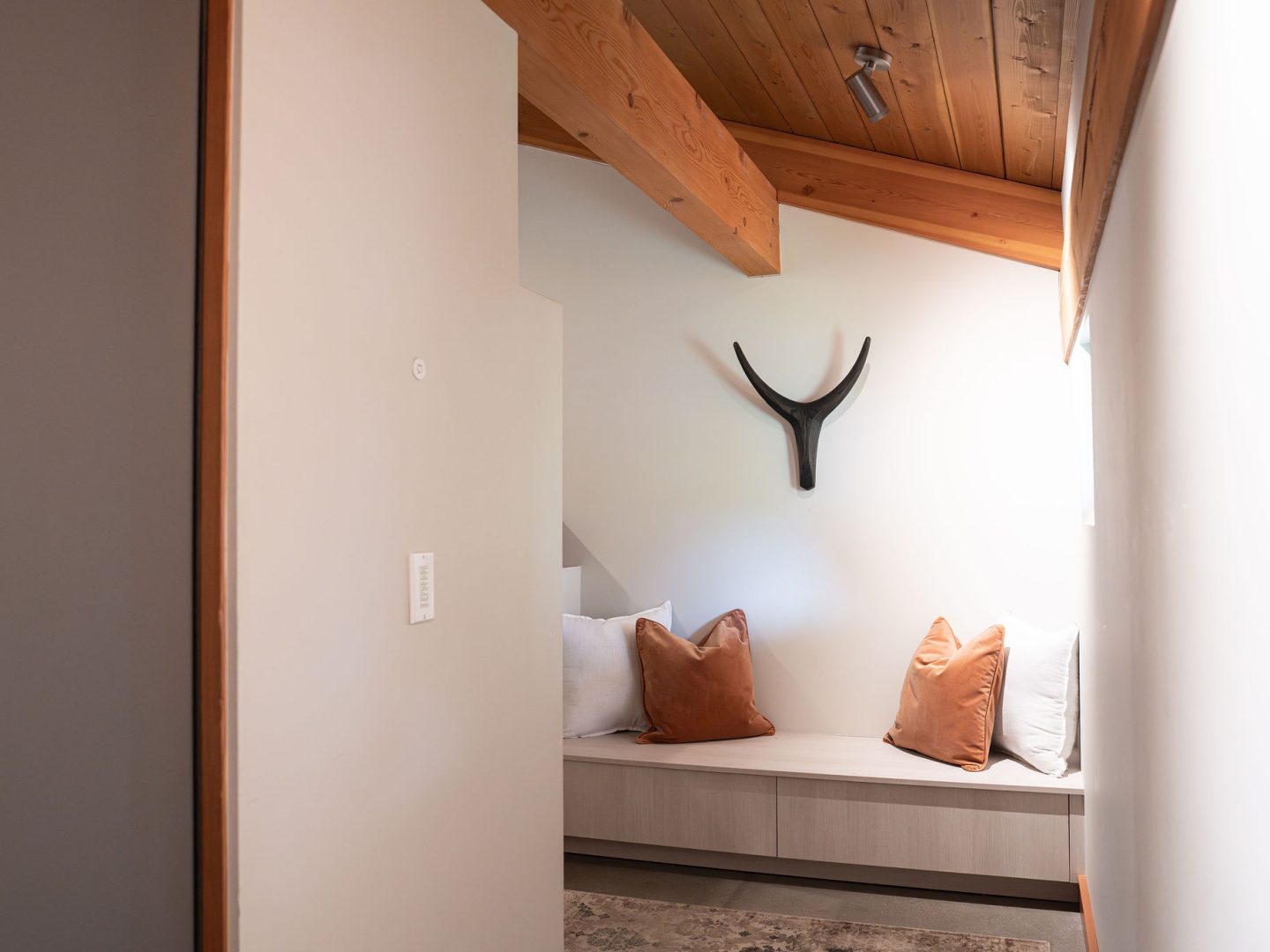 Stay Revy - Ava Lodge