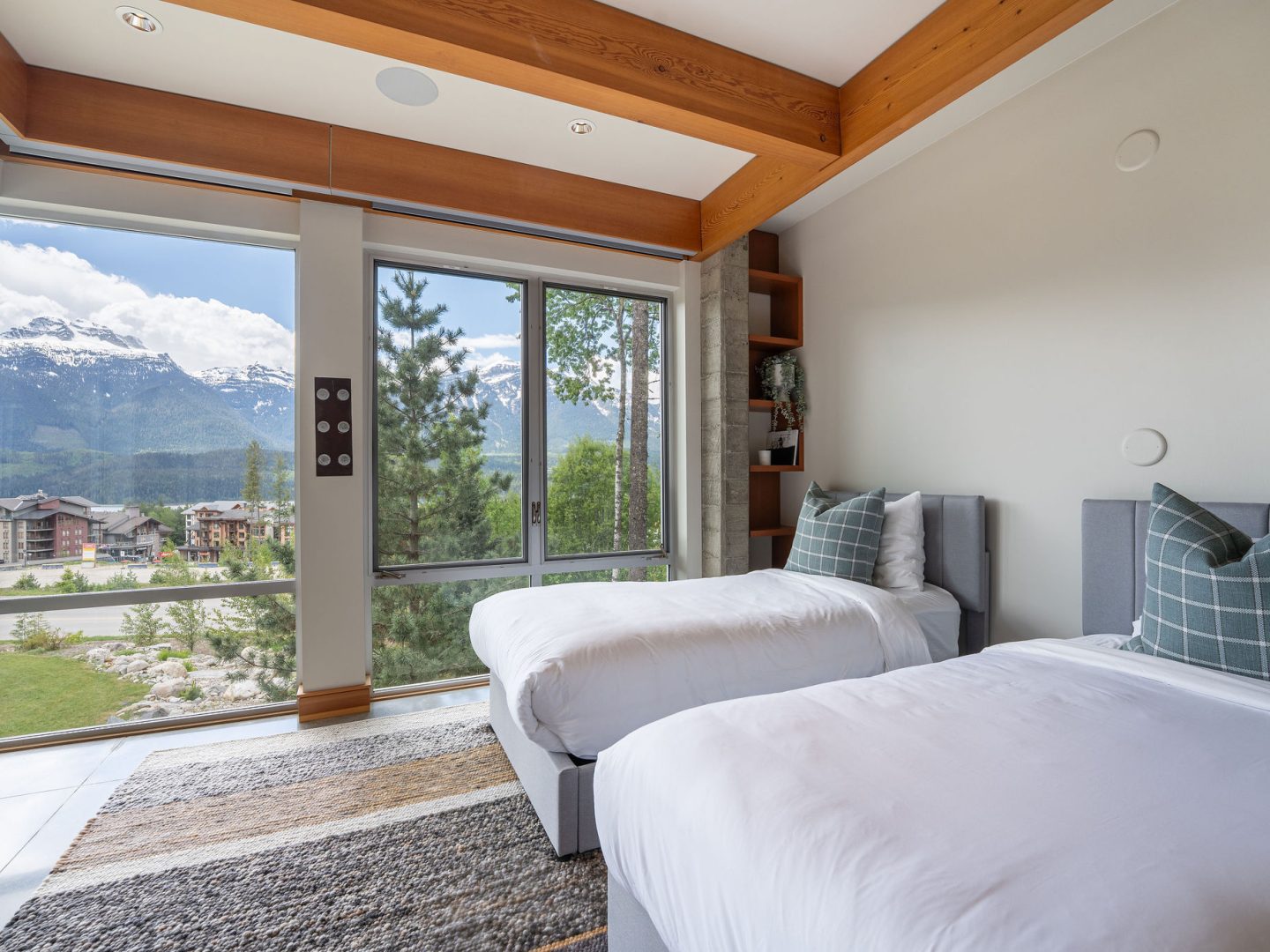 Stay Revy - Ava Lodge
