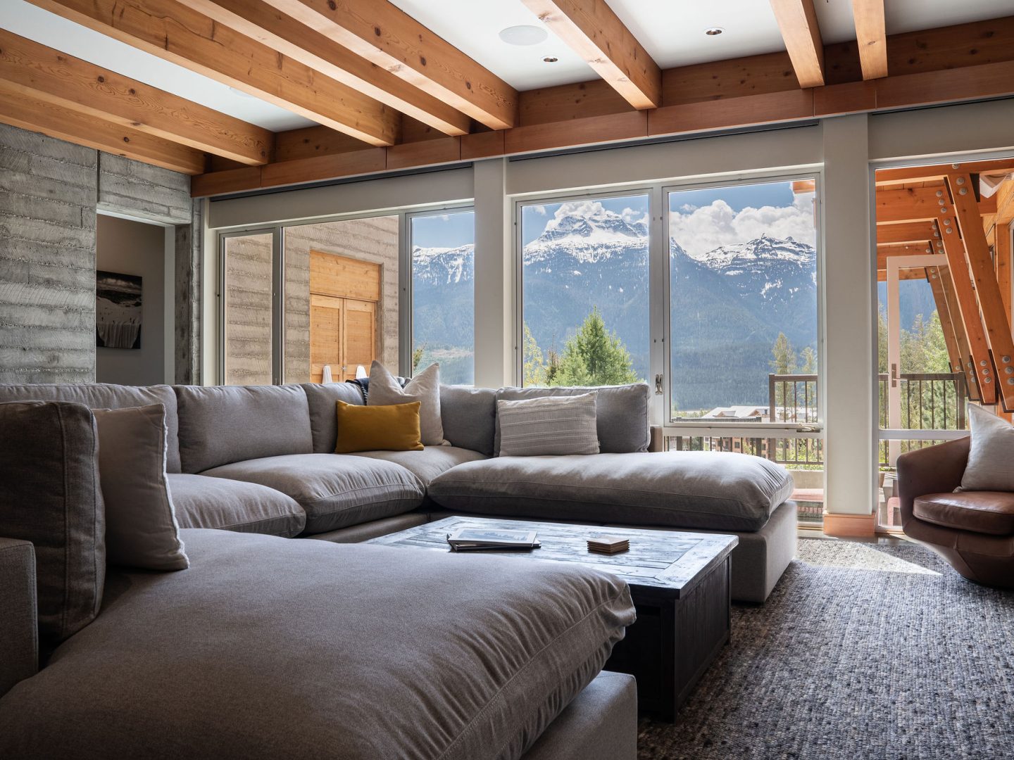 Stay Revy - Ava Lodge