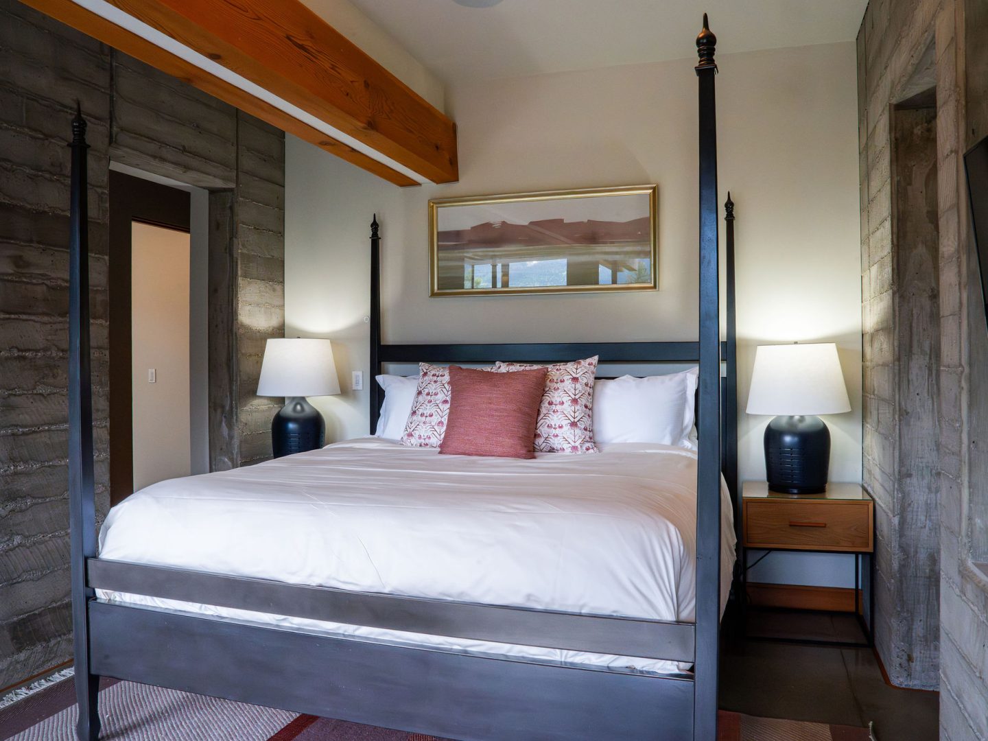 Stay Revy - Ava Lodge