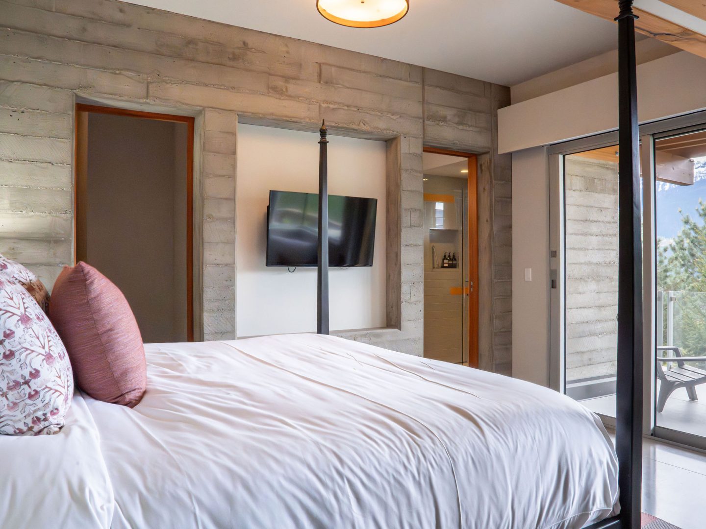 Stay Revy - Ava Lodge