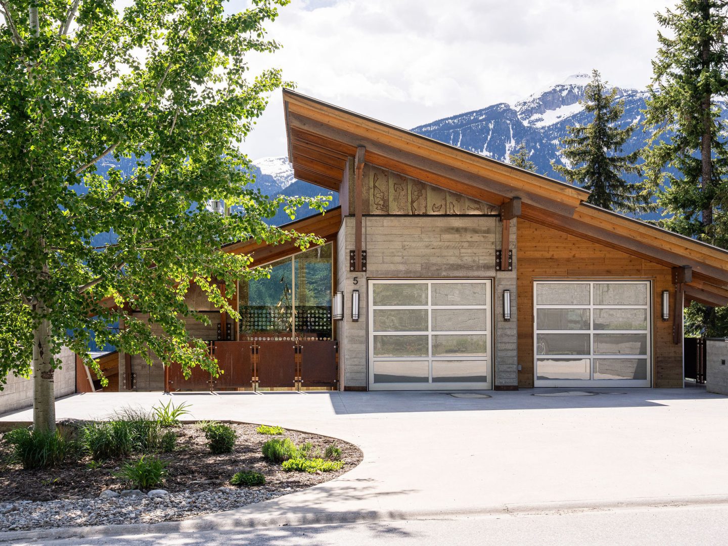 Stay Revy - Ava Lodge