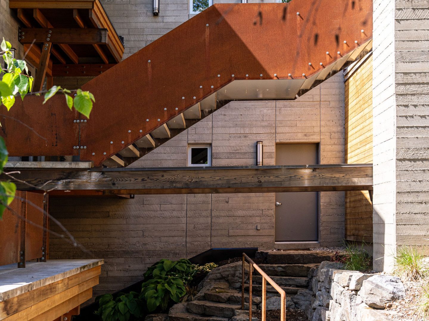 Stay Revy - Ava Lodge