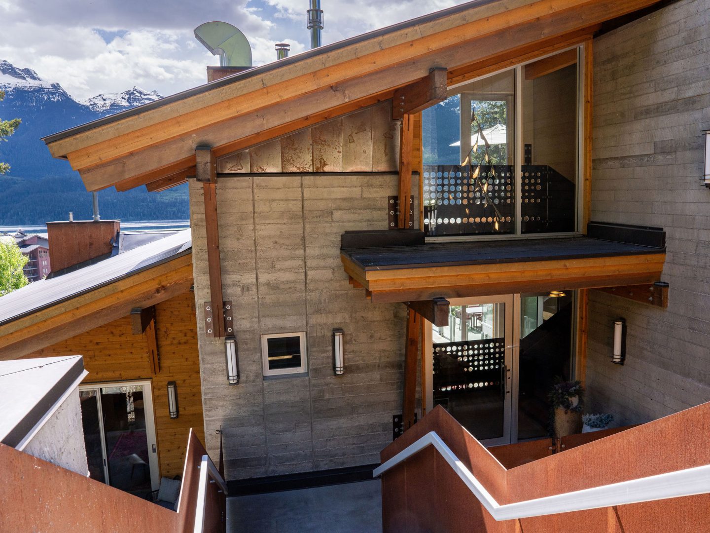 Stay Revy - Ava Lodge